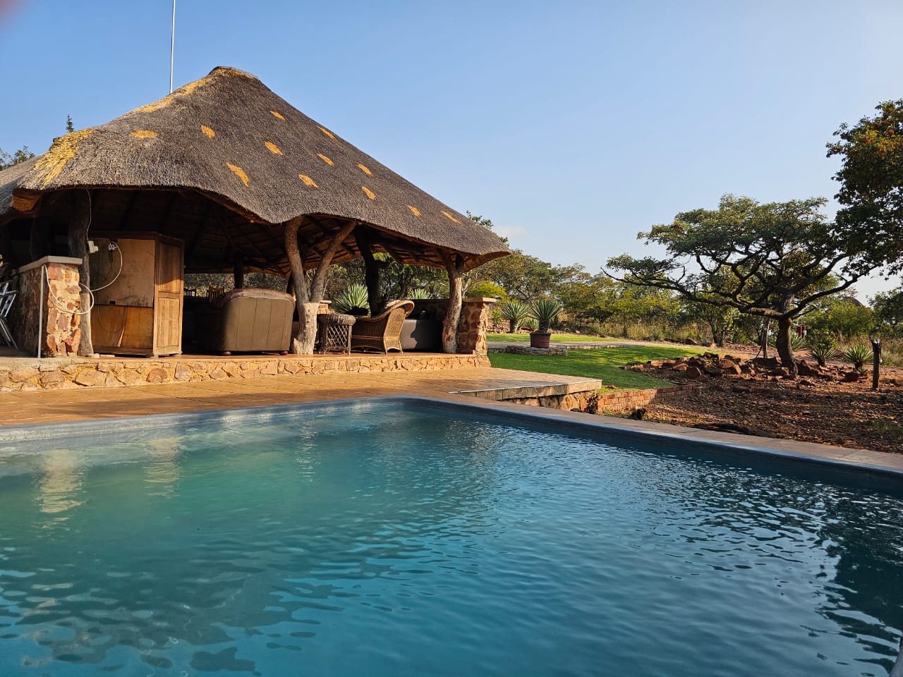 Bergkamp pool and lapa at Jubaweni